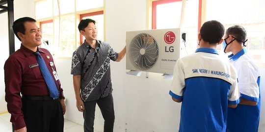 LG Indonesia Dukung Pendidikan SMKN 1 Warungasem, Batang