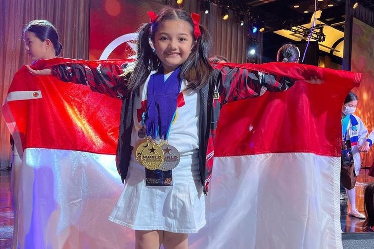 Amazing! Arsy Hermansyah kibarkan bendera merah putih dan raih juara di kompetesi bernyanyi dunia