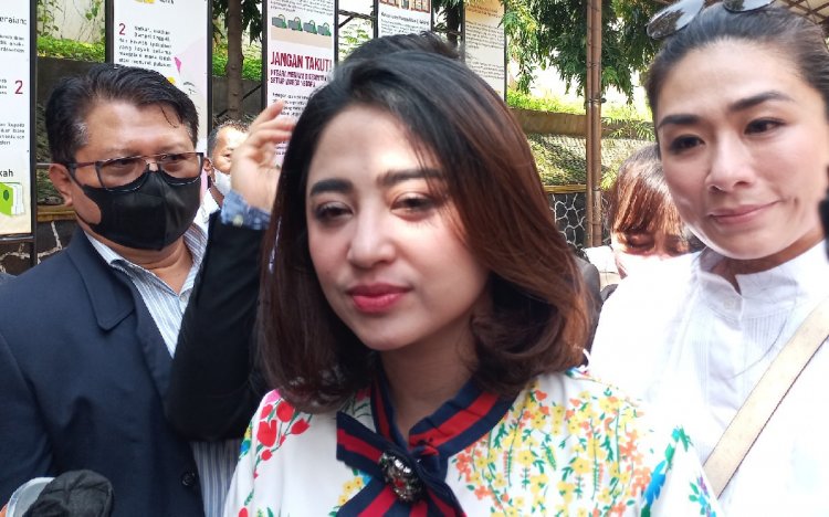 Sambil Menangis, Dewi Perssik Ungkap Alasan Menolak Berhubungan Intim dengan Angga