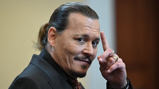 Johnny Depp Pacaran dengan Pengacaranya di Inggris