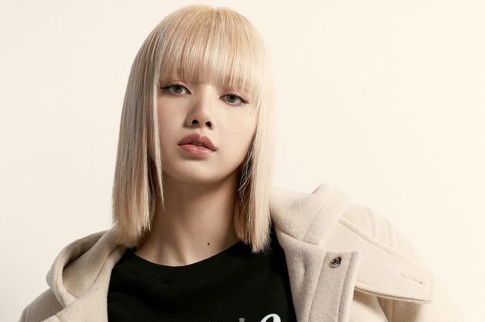 Nyaman dan Stylish, Cek Ide Outfit ala Idol Kpop untuk Musim Hujan