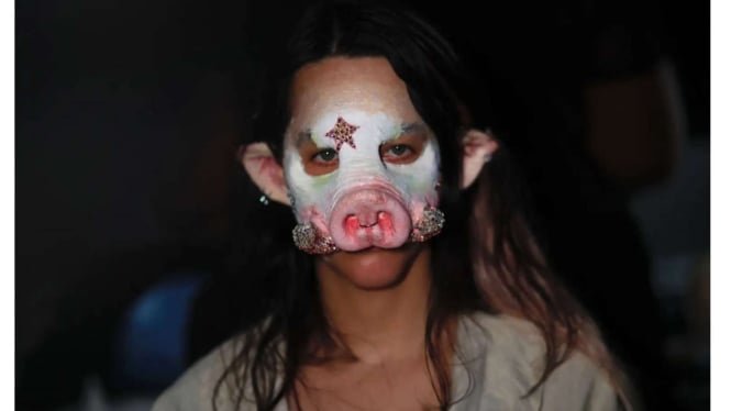 Fashion Show Tema Hewan, Model Gunakan Moncong Babi hingga Mengonggong
