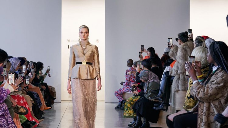 Cerita Desainer Zeta Prive Pangkas Waktu Tidur demi Tampil di New York Fashion Week 2023