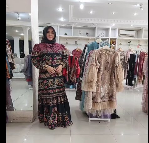 Desainer Riris Ghofir Ungkap Pattern Print Warnai Tren Fashion 2023