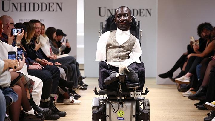 Aksi Disabilitas Tampil di London Fashion Week