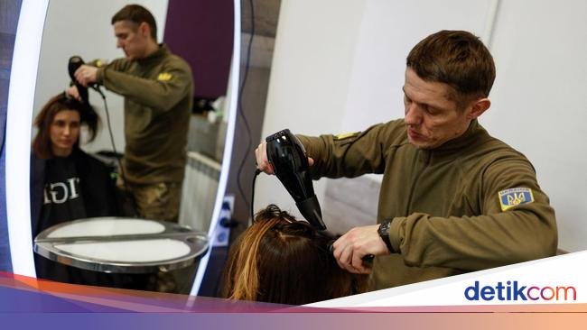 Bela Negara! Tukang Pangkas Rambut Ini Jadi Pemburu Drone Rusia