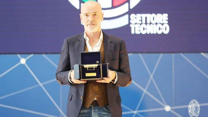 Pelatih Terbaik Serie A, Stefano Pioli Raih Bangku Emas - Prohaba.co