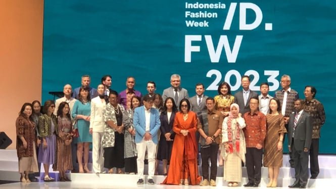 Indonesia Fashion Week (IFW) 2023 Resmi Dibuka, 300 Desainer Tampilkan Wastra Nusantara
