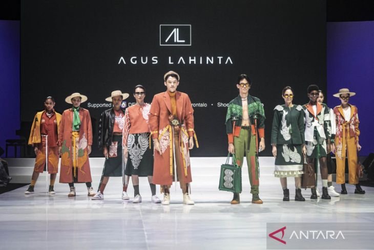 Peragaan busana Indonesia Fashion Week kembali digelar