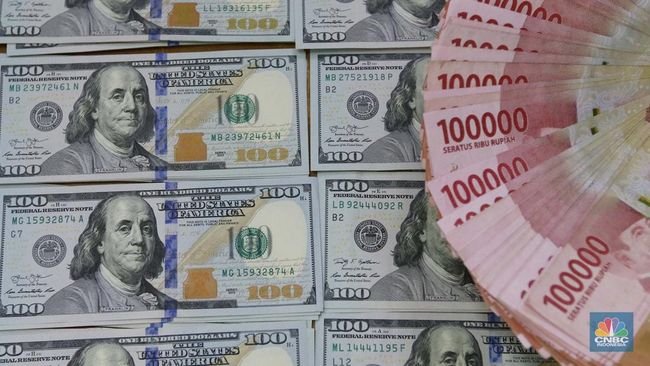 Dolar Terbebani Utang Jumbo, Rupiah Sentuh Rekor Terkuat 2023