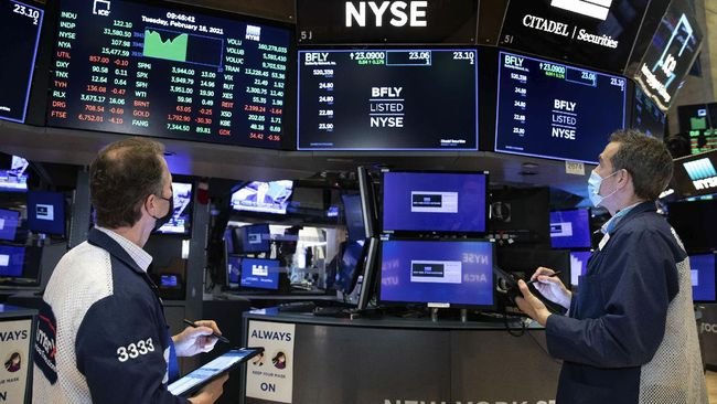 Wall Street Menghijau Setelah Warga AS Mulai Kurangi Belanja