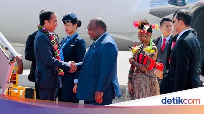 Tiba di Port Moresby, Jokowi Disambut Langsung PM Papua Nugini