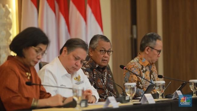 Penjelasan Lengkap Aturan DHE, Jurus Jokowi Nabung Dolar
