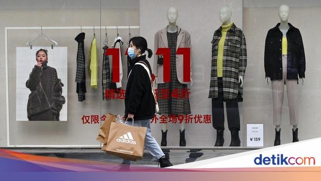 Pedagang Jorjoran Turunkan Harga, China Diambang Deflasi