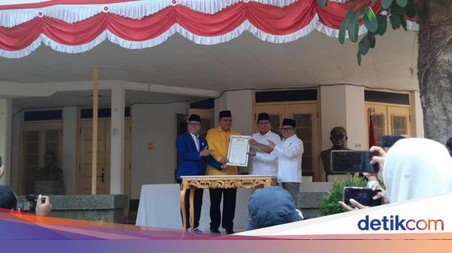 Momen 4 Ketum Parpol Tanda Tangan Deklarasi Dukung Prabowo Capres