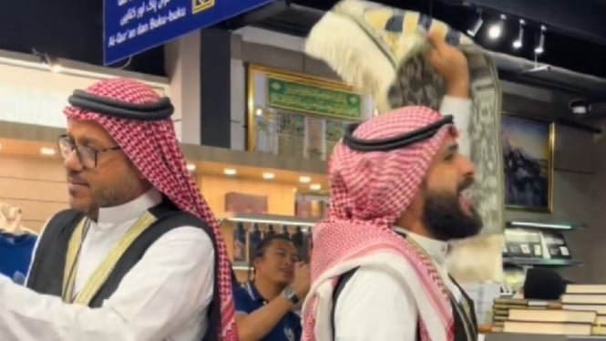 Heboh Pedagang di Arab Saudi Fasih Bahasa Indonesia, Teriak Nama-nama Capres