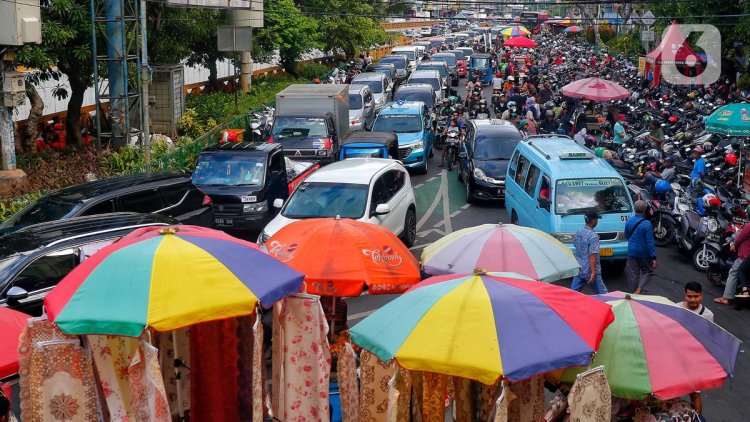 Orang Indonesia Hobi Belanja dan Jalan-Jalan Bikin Pertumbuhan Ekonomi Aman