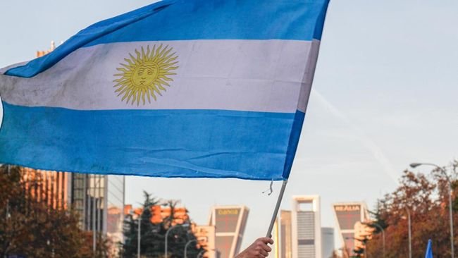 Tukang Cukur Argentina: Tarif Naik 100 x, Makan Masih Susah
