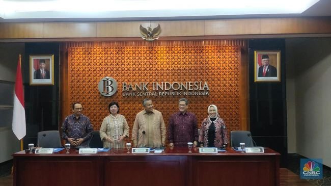 Selamatkan Rupiah, Muncul Suara Suku Bunga BI Harus Naik