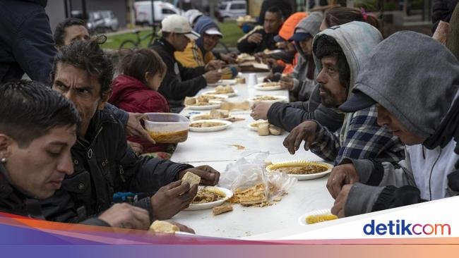 Warga Argentina Antre Makan Gratis Saat Krisis Biaya Hidup Makin Parah