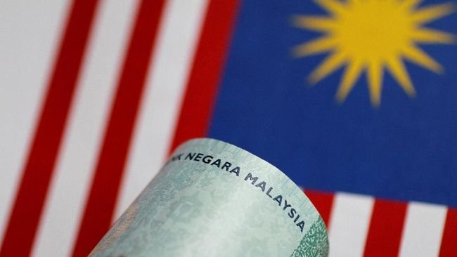 Ringgit Ambruk, Mantan PM Malaysia Usul Solusi Ala Soeharto?