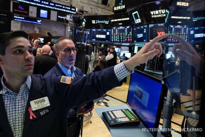 Wall Street Turun Tipis Setelah Data Inflasi AS yang Lemah