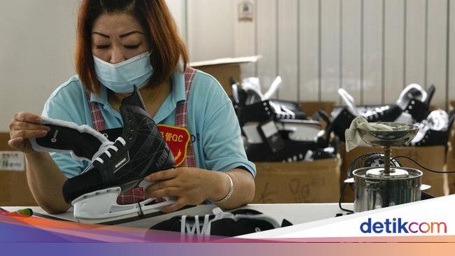 Gaji Pekerja Baru di China Menurun, Terburuk Sejak 2016