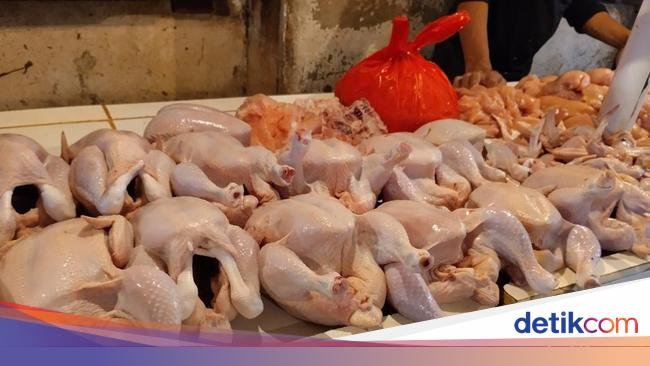 Pemilu Sebentar Lagi, Harga Daging Ayam-Minyak Goreng Meroket
