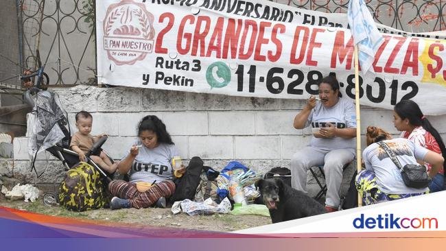 Mirisnya Krisis Argentina, Warga Rela Mulung Sampah Demi Bisa Makan