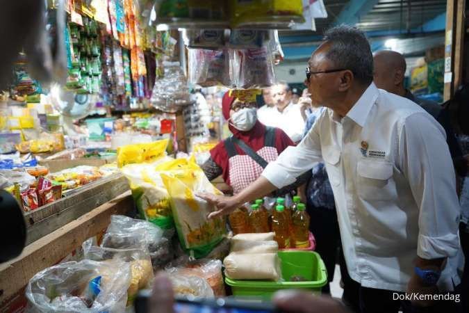 Pantau Pasar Kramat Jati, Mendag Soroti Kenaikan Harga Cabai dan Beras