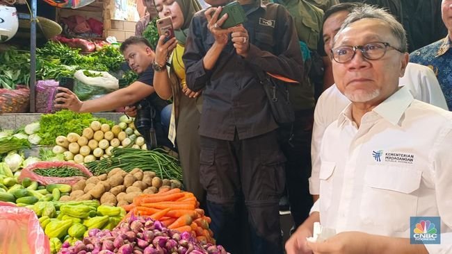 Borong Beras Sampai Cabai di Pasar Anyar, Zulhas Rogoh Kocek Segini