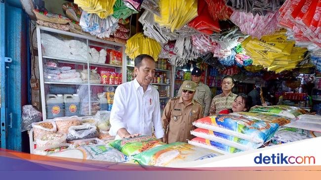 Jokowi Tinjau Pasar Sungai Ringin Kalbar: Harga Naik tapi Nggak Banyak