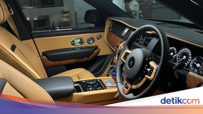 Intip Jeroan Rolls-Royce Kado Ultah Sandra Dewi yang Kini Disita Jaksa