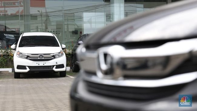 Penjualan Mobil RI Turun 23%, Daya Beli Masyarakat Lemah?