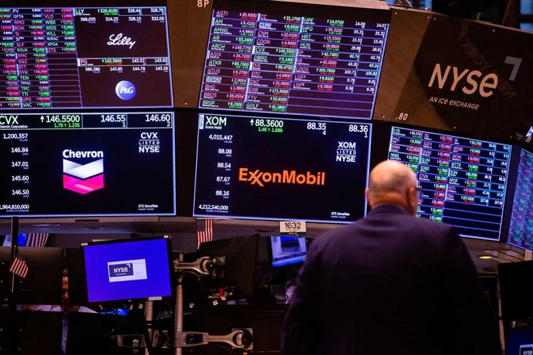 Wall Street Happy Weekend Tersengat Sinyal Terbaru Suku Bunga The Fed