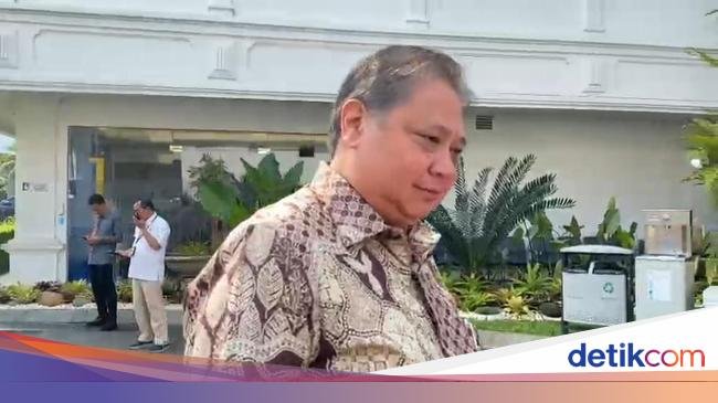 Jokowi Gelar Rapat Terkait OECD, Airlangga-Siti Nurbaya Hadir