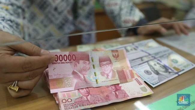 Pejabat The Fed Masih Pesimis Soal Inflasi, Dolar Naik ke Rp15.950