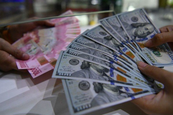 Pasar Masih Pede The Fed Tahan Suku Bunga, Rupiah Gentar Pagi Ini