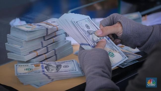 Awas Kering! Dolar AS Lagi Jadi Incaran Warga RI