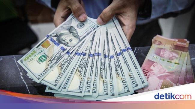 Dampak Ngeri Bila dolar AS Terus Tekuk Rupiah: Harga Barang Naik, Daya Beli Lesu