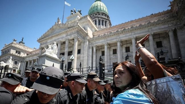 Tok! Argentina Resmi Masuk ke Jurang Resesi