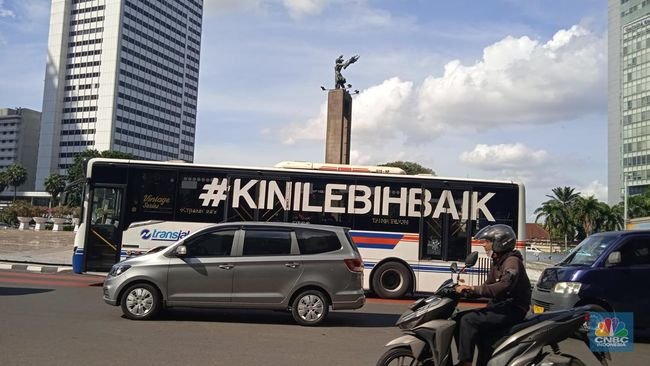 Efek Ngeri Gelombang PHK di Indonesia Mulai Terasa di Kantong Warga RI