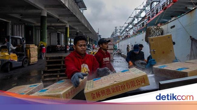 Luhut-Zulhas Buka Suara soal Tarif Impor 200% Barang China