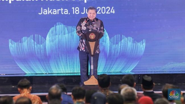 Airlangga Sebut Perpanjangan Restrukturisasi KUR Diserahkan ke Bank