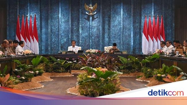 Jokowi Ajak Belanja Produk Lokal dan Pakai Bahan Baku Lokal