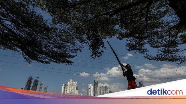 Fenomena Warga Kelas Menengah Turun Kasta Karena Makan Tabungan