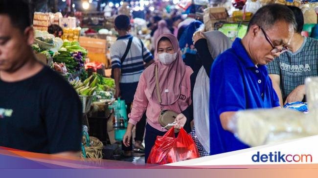 8,5 Juta Warga Kelas Menengah Indonesia Turun Kasta