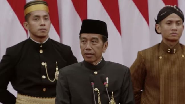 Jokowi Pamer 10 Tahun Bangun 2.700 Km Jalan Tol-50 Pelabuhan & Bandara