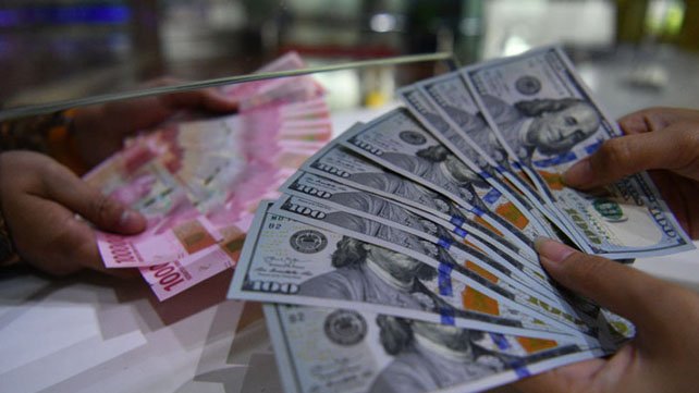 Rupiah Dibuka Melemah, Pasar Menanti Keputusan BI dan The Fed