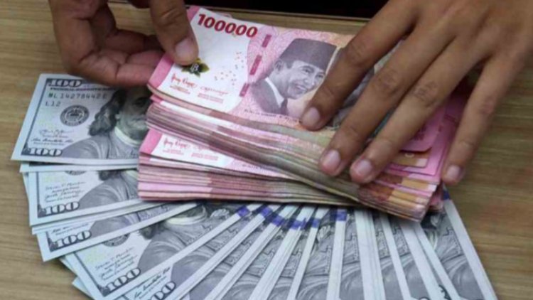 Rupiah Ditutup Naik 24 Poin ke Level Rp15.377/USD di Jumat Sore